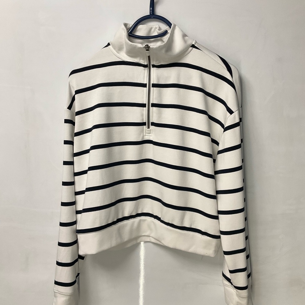 Danskin White & Gray Striped Half-Zip Pullover – Lightweight Athletic Layer (M)